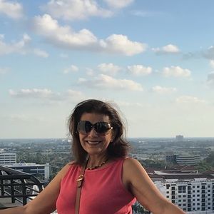 Meet your Posher, Zelia